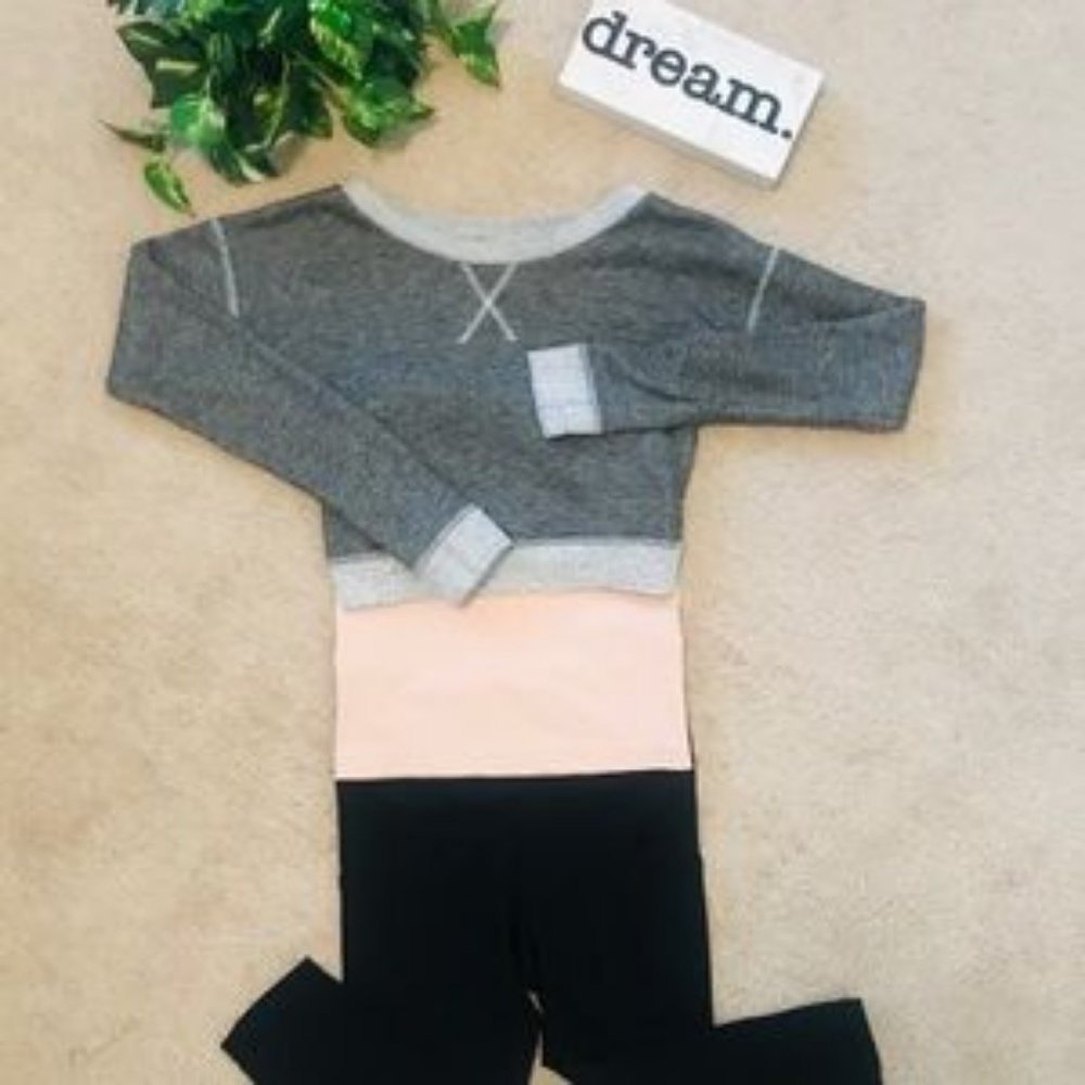 ✨last 1 ⬇️ Gray Sweatshirt Crop Top - Picture 3 of 4